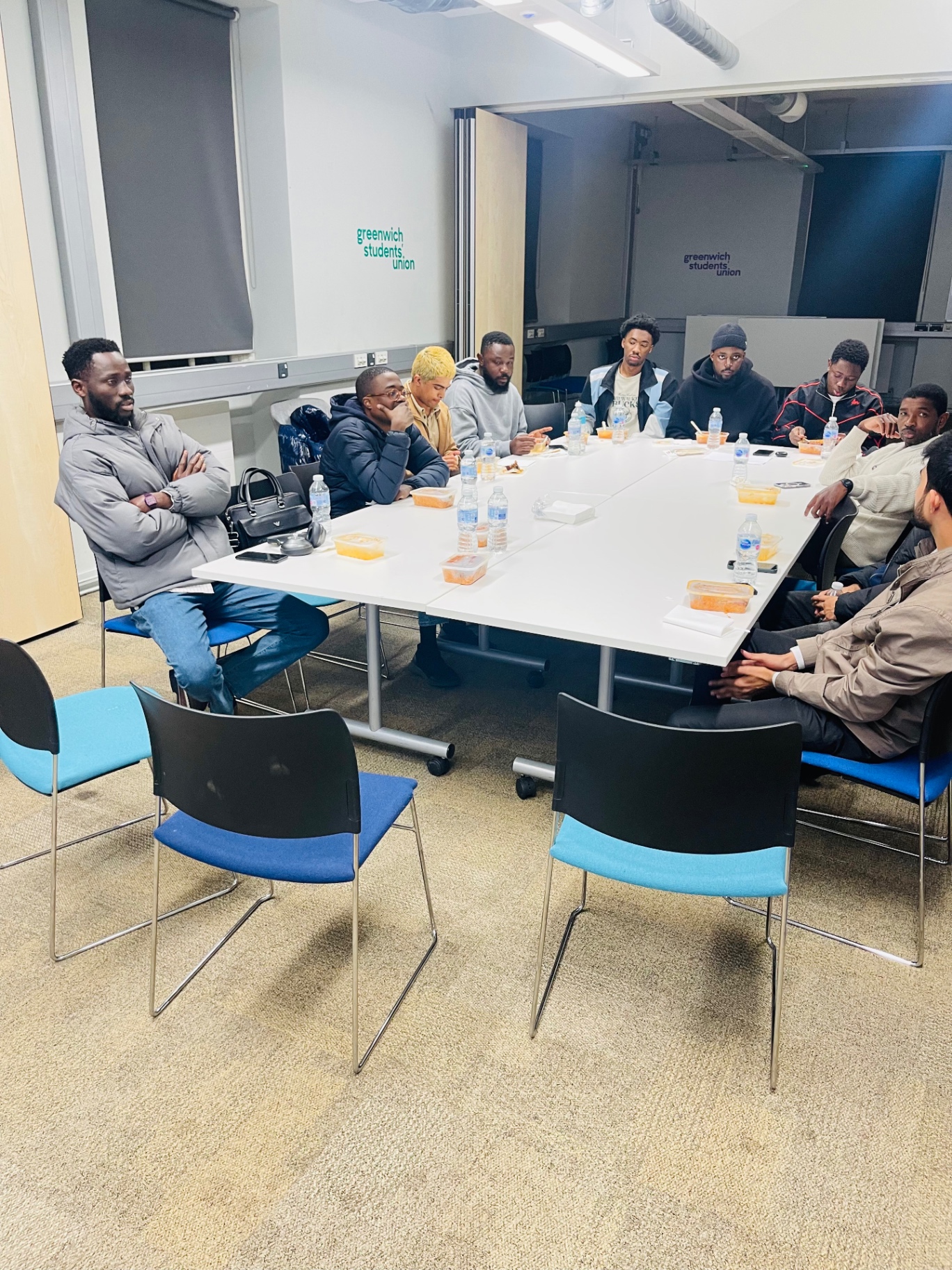 Atmosphere of a Jollof Nights session